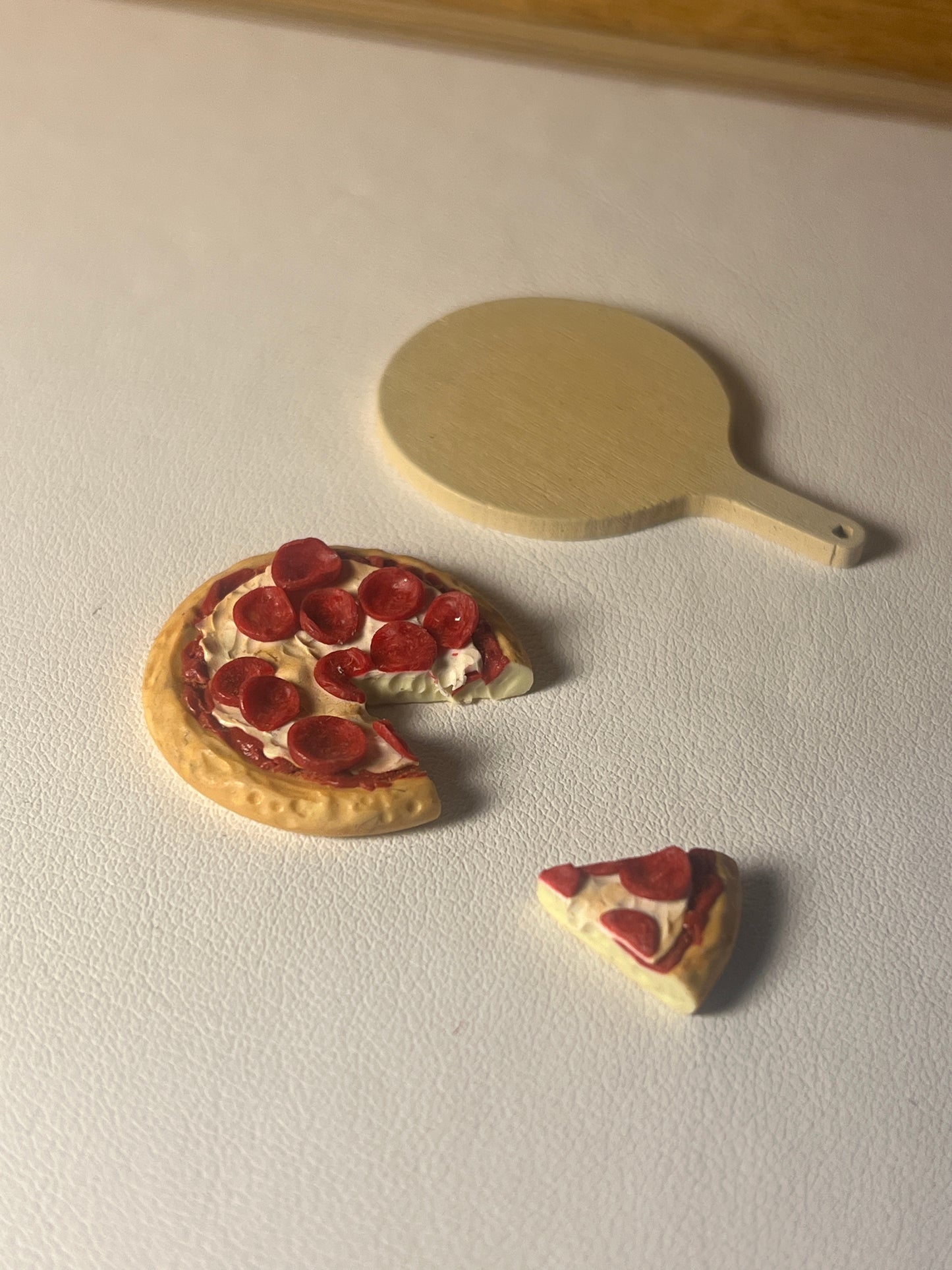 Pizza on Tray 1:12 Scale