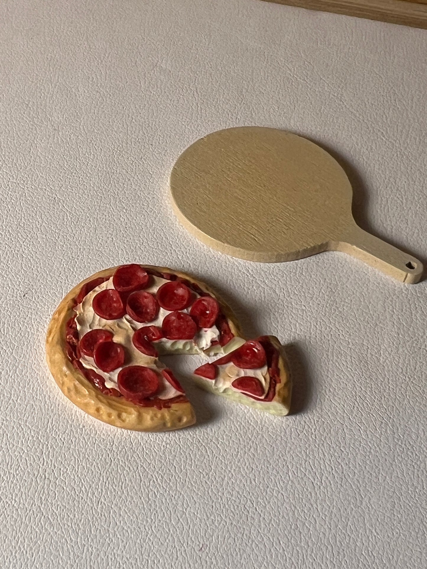 Pizza on Tray 1:12 Scale