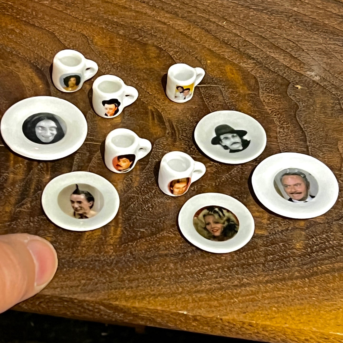 Icon Mugs and Plates 1:12 Scale