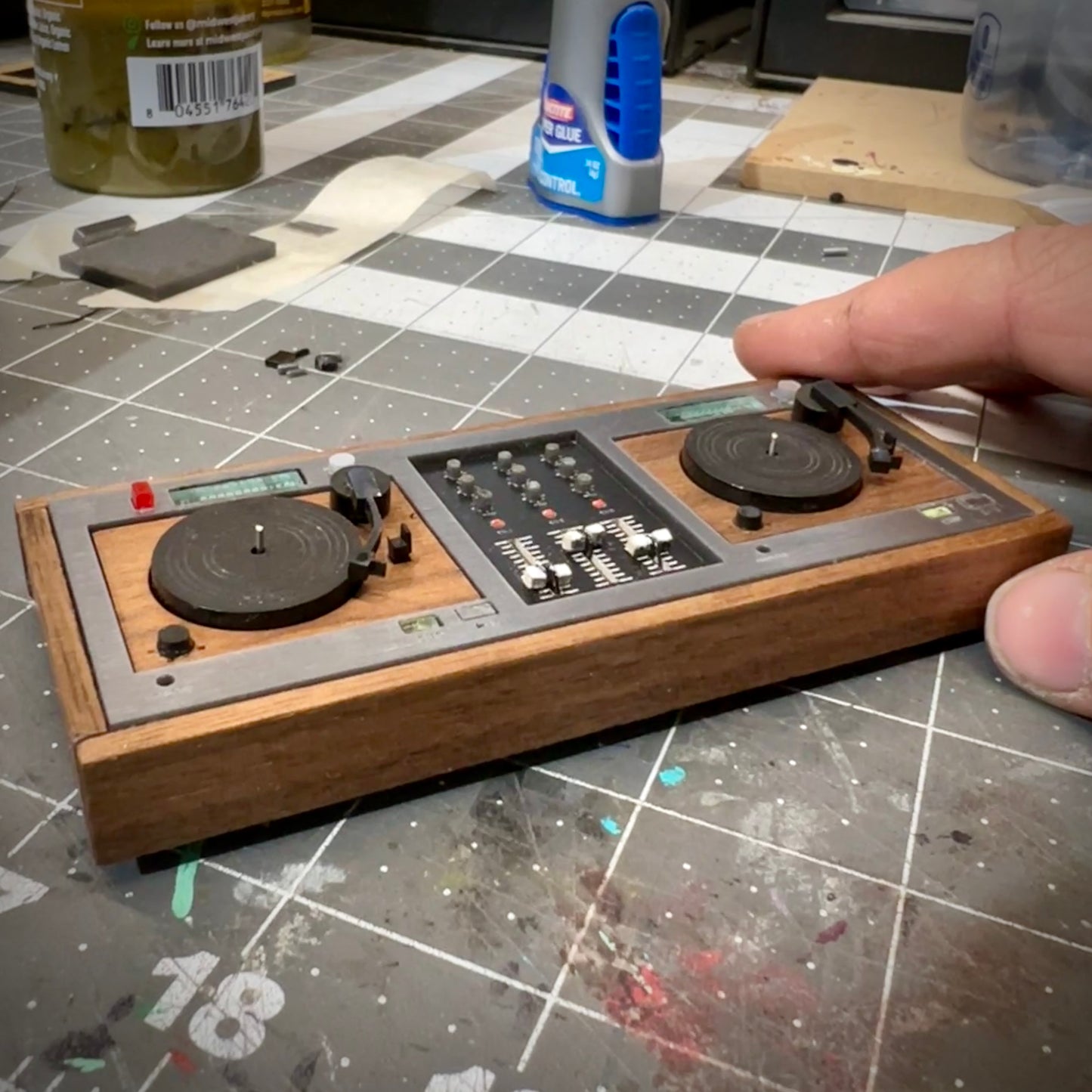 Dual Turntable Mixing Board Set 1:12 Scale