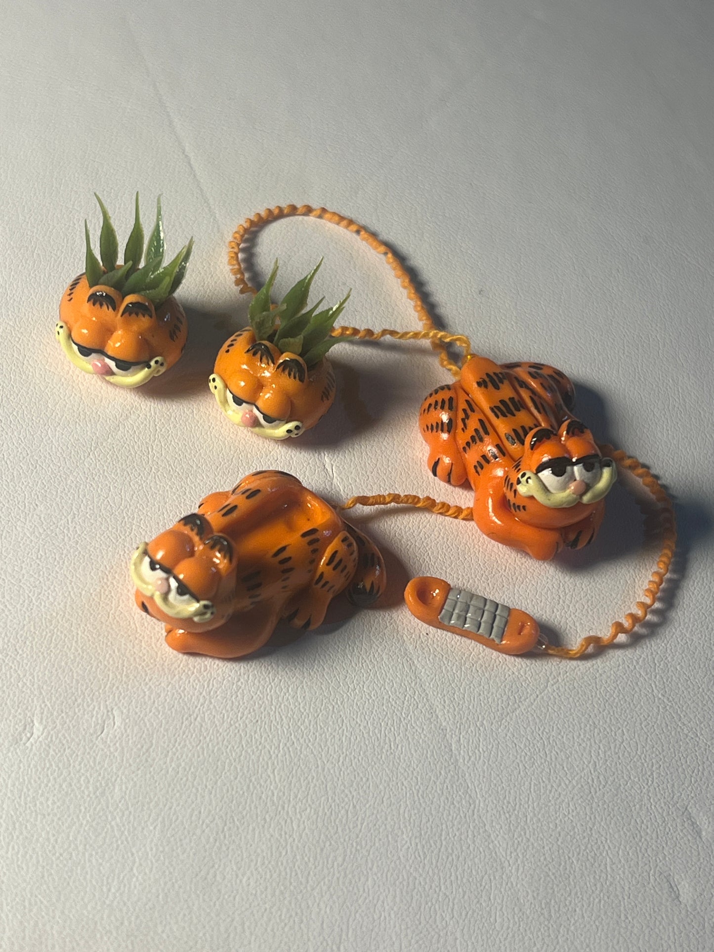 Garfield's Planter or Phone 1:12 Scale