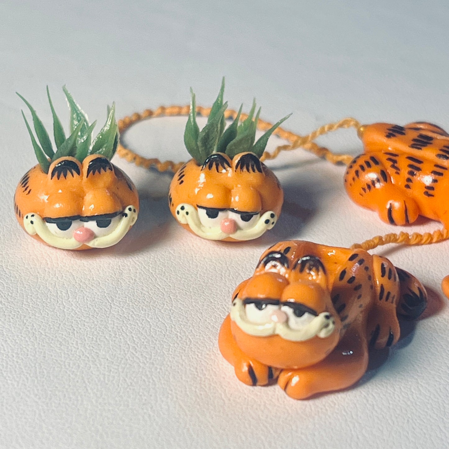 Garfield's Planter or Phone 1:12 Scale