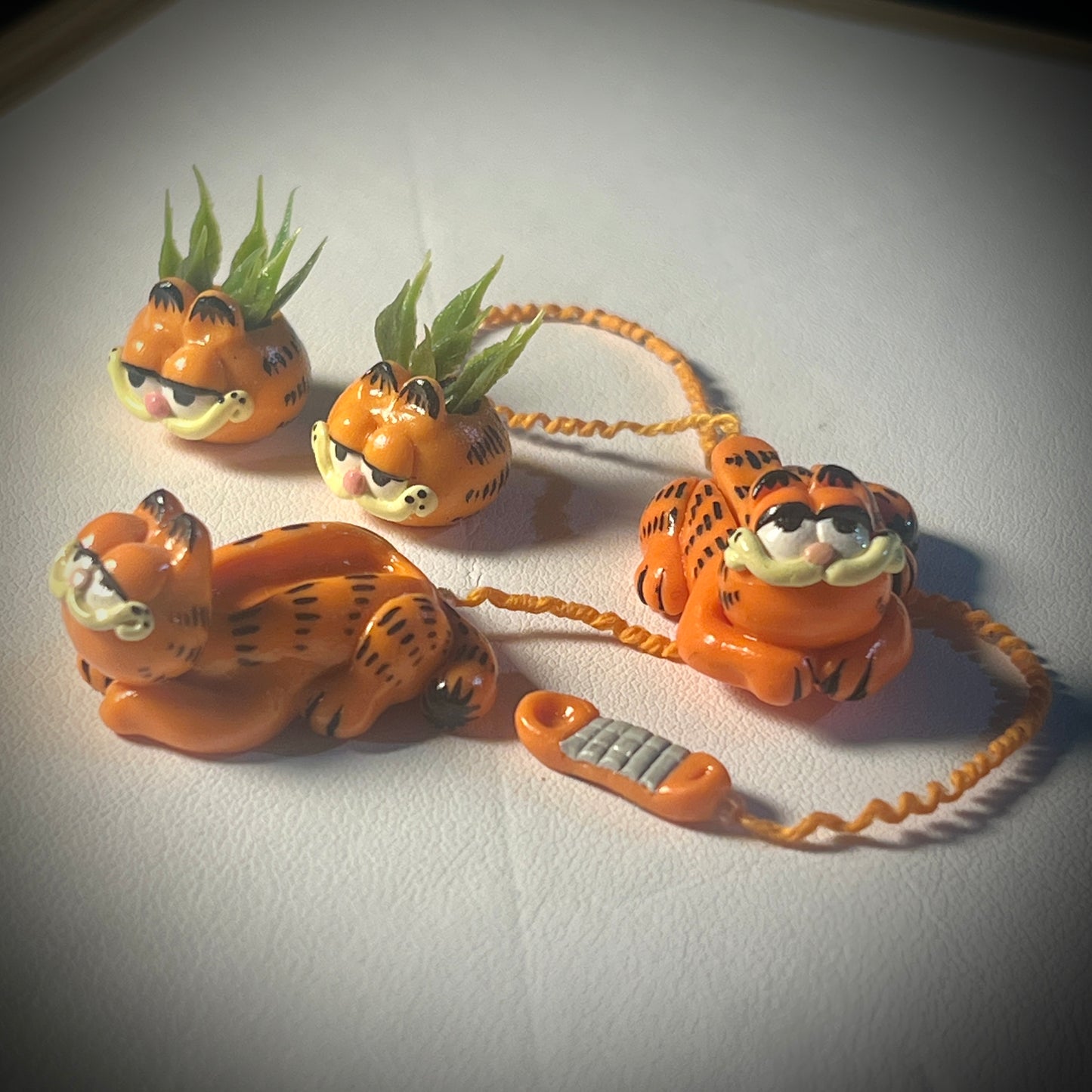 Garfield's Planter or Phone 1:12 Scale