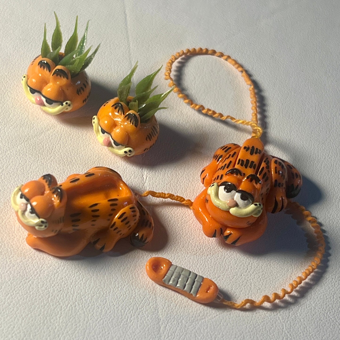 Garfield's Planter or Phone 1:12 Scale