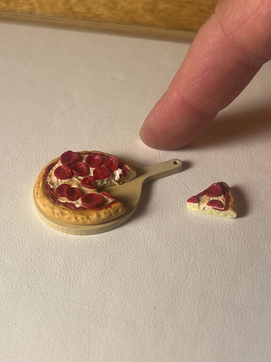 Pizza on Tray 1:12 Scale
