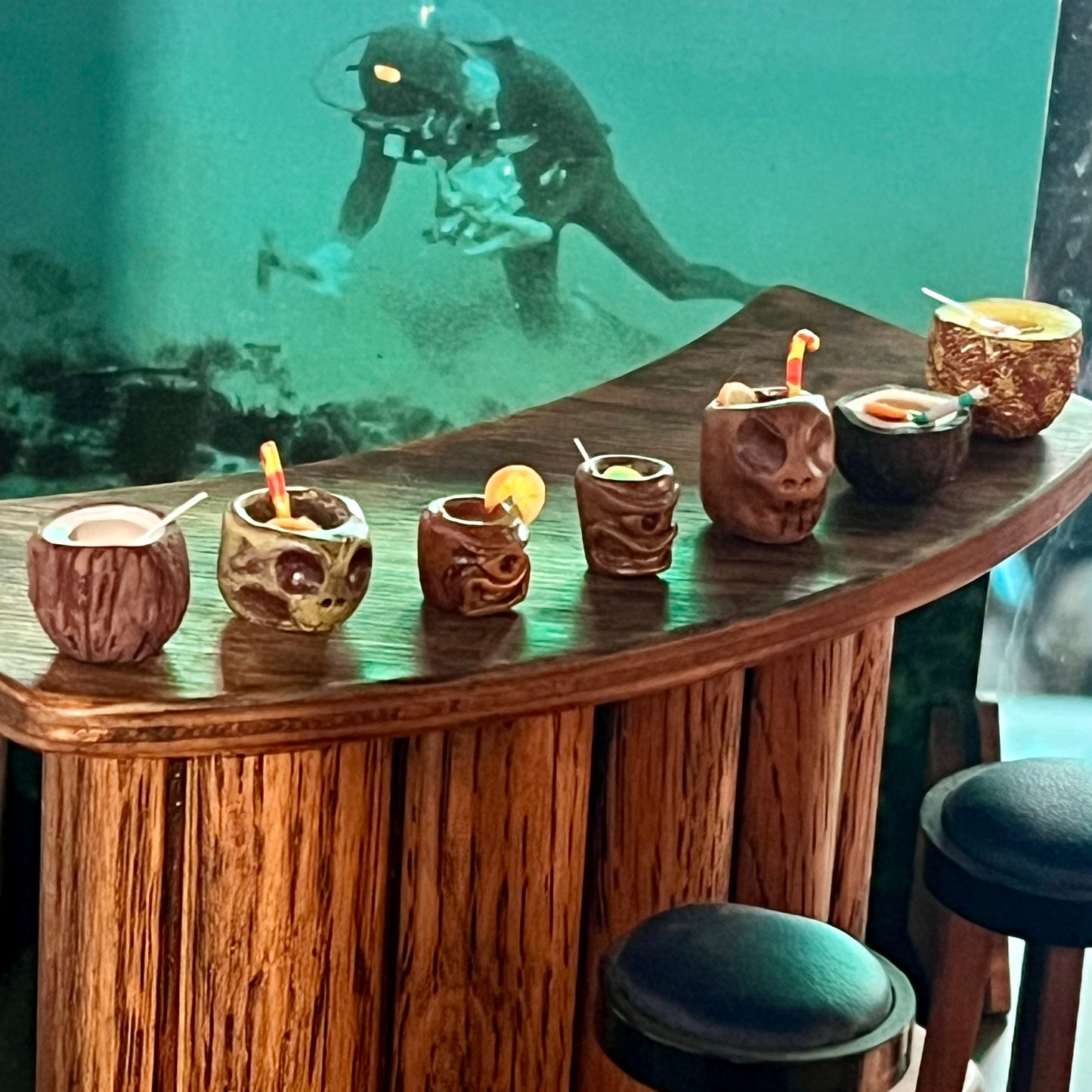 Mini Bar with Stools 1:12 Scale